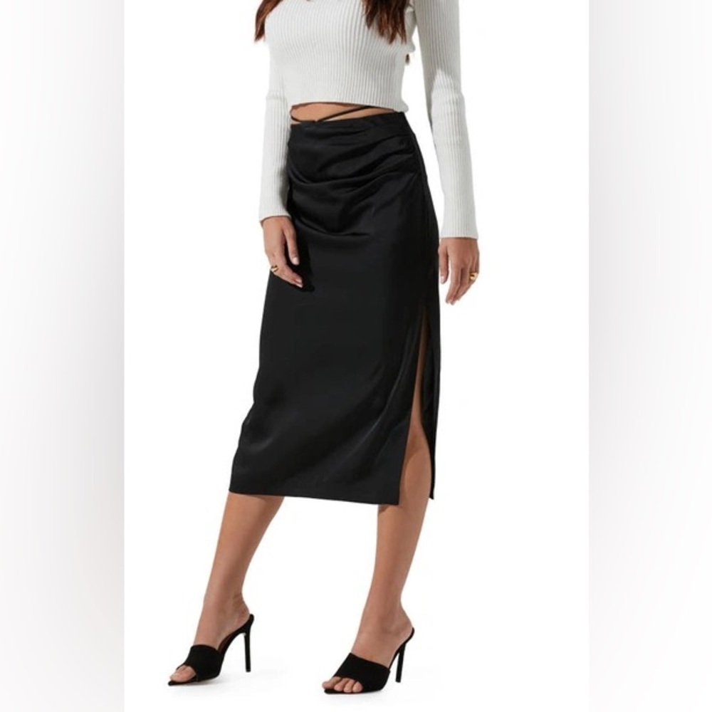 NEW - ASTR Highwaist Ruched Midi Skirt - BLACK / XL